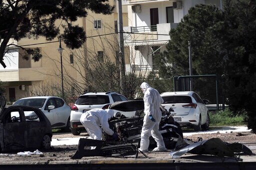 Greece: 1 Wounded after Car Explosion, Bombing Suspected
