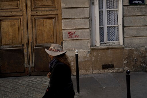 Emily in Paris: Parisians Face Influx of Netflix Hero's Fans