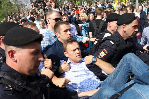 Russian Protest Leader Navalny out of Jail, Faces 2 Charges