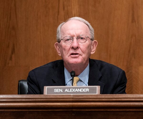 lamar alexander sit and speaks