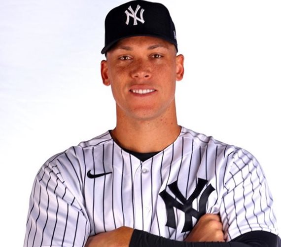 Apple TV  Brings Back Baseball, but at a Cost