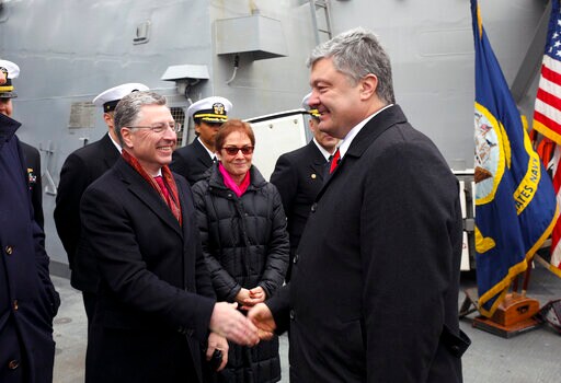 Ukrainian President Visits US Destroyer on Port Call