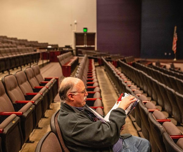 Democrat Race Opens in Iowa Amid Worry Over Beating Trump