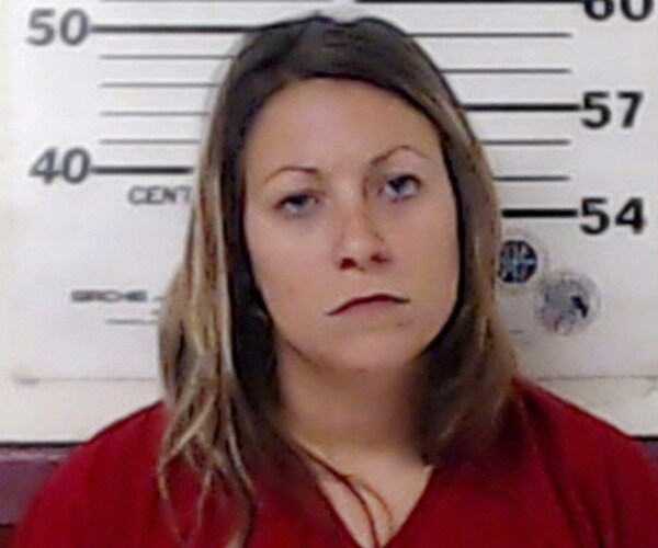 Mom Shoots Daughters, Tells Husband 'Babe, I Just Shot the Kids'