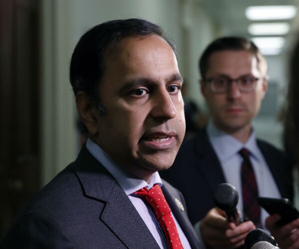 Illinois Democrat Wants Hearings on Allegations of Pruitt Retaliation