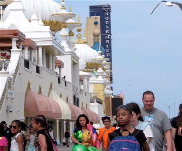 Taj Mahal Closing May Sway New Jersey Casino Expansion Vote