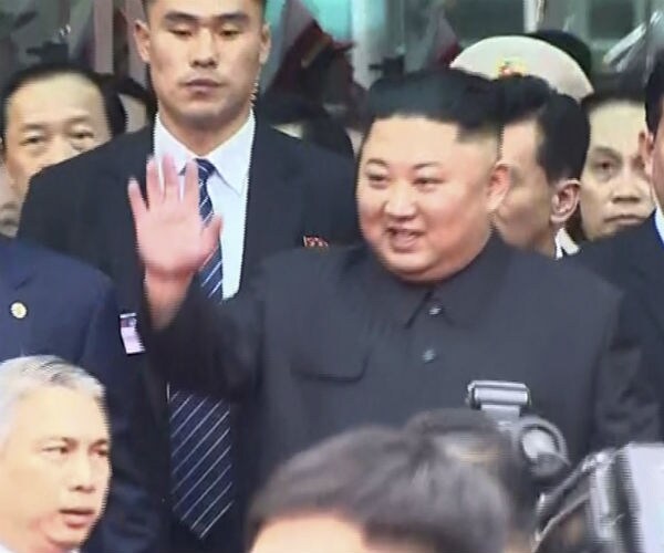 kim jong un waves during his vietnam trip