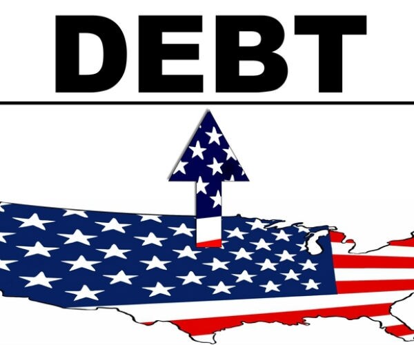 Larry Summers: Rising Federal Debt Won't Crash US Dollar