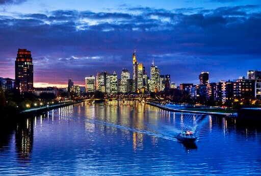 European Central Bank Chief Asks Governments to Help Growth