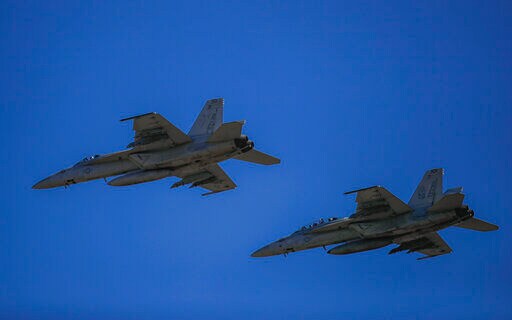 Putin, Biden Plan High-stakes Phone Call in Ukraine Crisis