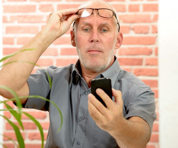 Study: Digital Devices May Increase Risk of Blindness