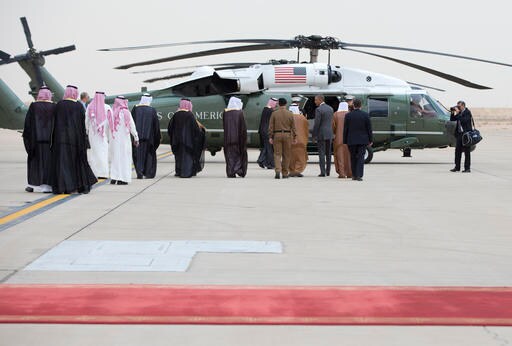 Carter Presses Gulf Nations to Do More in Iraq