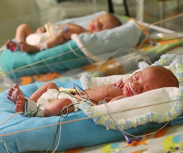 Twins, Triplets Have Higher Risk of Medical Mix-Ups in Neonatal ICUs