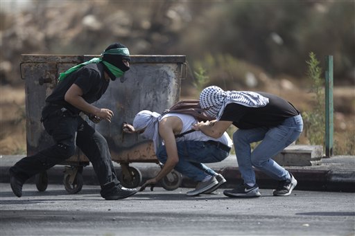 Gaza Official Says Israeli Airstrike Kills Mother and Child