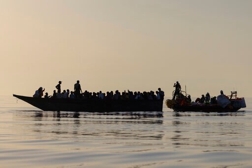 Hundreds of Migrants Reach Italian Shores over Weekend