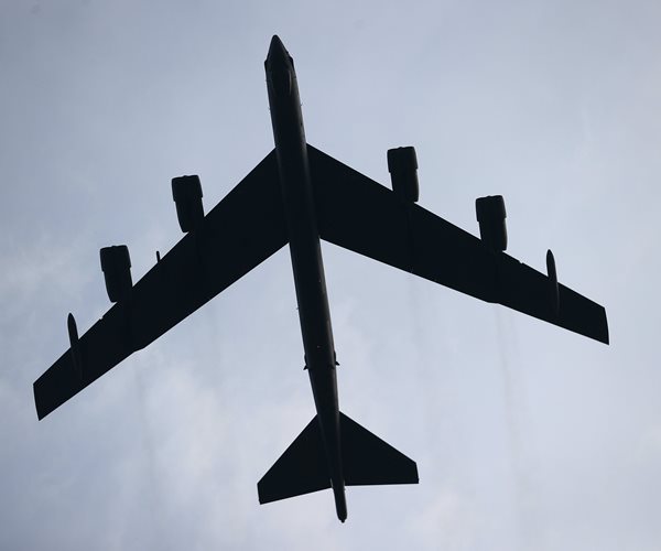 US B-52H Bombers Fly to Middle East in Mission to Deter Iran
