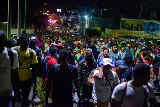 Caravan of 2,000 Migrants Head toward US from South Mexico