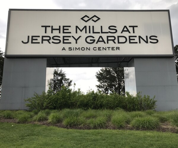 a sign for a simon mall in new jersey