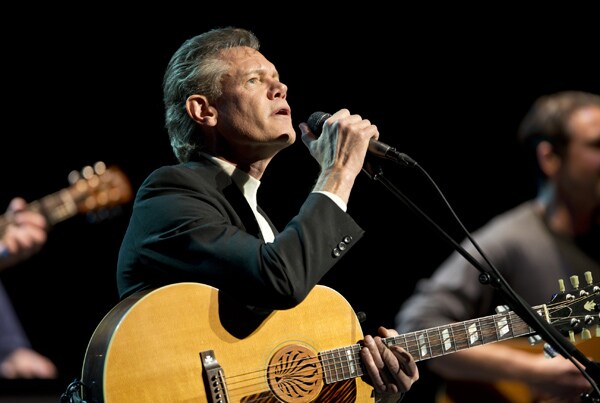 Randy Travis Welcomed With Standing Ovation at 2015 ACM Awards