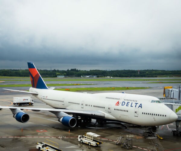 Delta's Costs Add Turbulence to Otherwise Smooth Flight