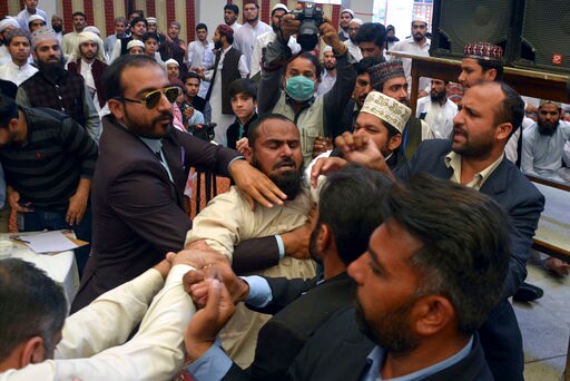 Pakistan's Ex-PM Sharif Dodges Shoe Thrown in Seminary