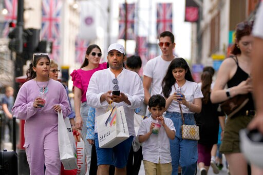 UK Economy Shrinks in 2nd Quarter, Sharpening Recession Fear