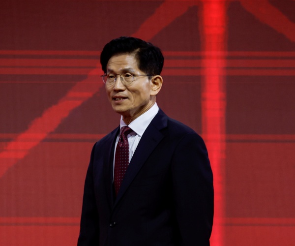 South Korea's conservative presidential candidate, Kim Moon-soo, said on Monday that he was willing ...