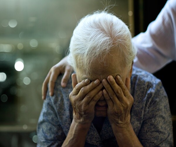 In Quiet Debut, Alzheimer's Drug Finds Questions, Skepticism