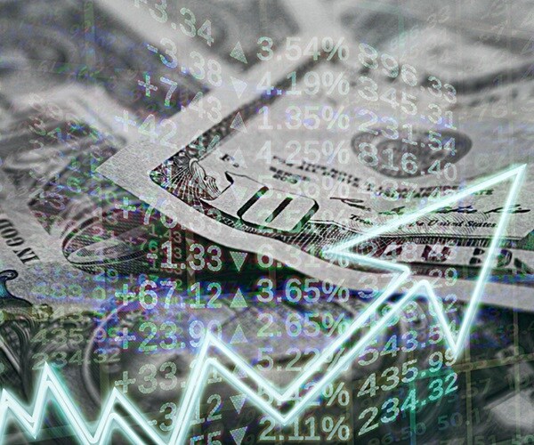 Dow Gains 550 Points on Economic Hopes as Bank Stocks Jump