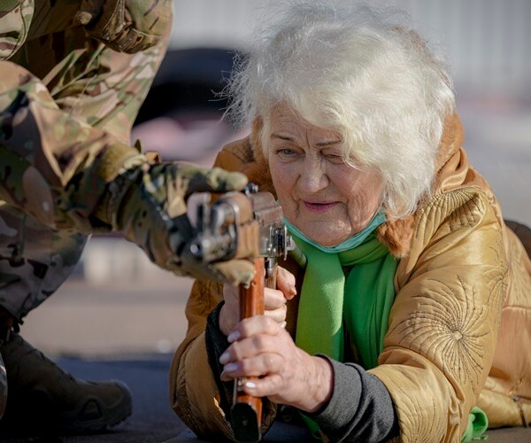 In Ukraine Conflict, Even the Elderly Are Getting Ready to Fight