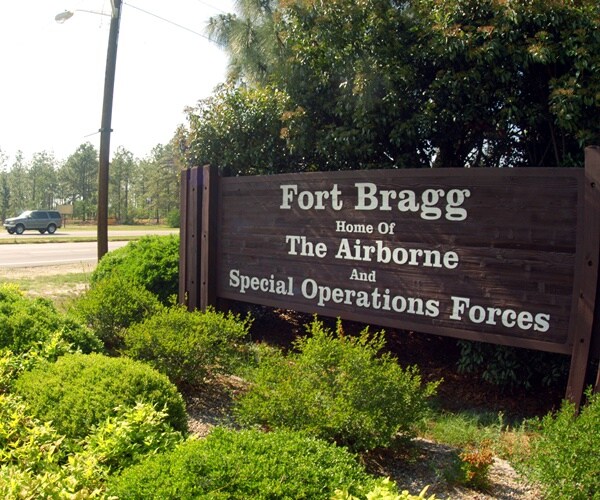 the entry sign to fort bragg.