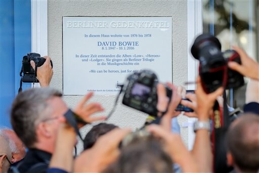 Remembering 'Heroes': Berlin Unveils Plaque to David Bowie