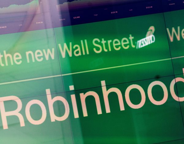 'Ghost Town' Fears Send Robinhood Sliding as Trading Frenzy Fizzles