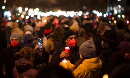 Vienna Commemorates Pandemic Victims with a 'sea of Lights'