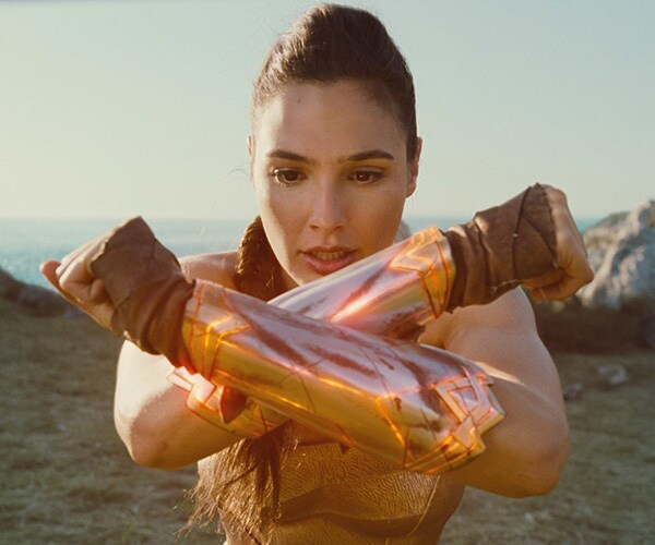 'Wonder Woman' Snubbed in Oscar Noms, Fans Can't Believe It