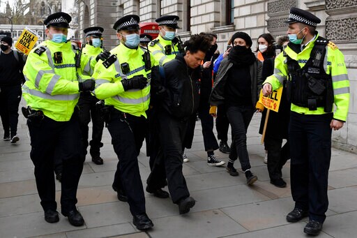 UK Arrests over 100 in Protests against Policing Bill