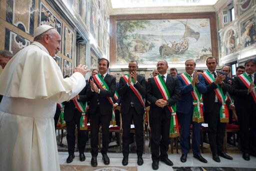 Pope to Mayors: Don't Build Towers, Expand Piazzas