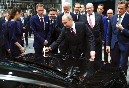 German Automaker Mercedes Opens New Russia Factory