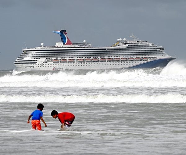 Travel Stocks Slide as Oil Spikes on Mideast Conflict