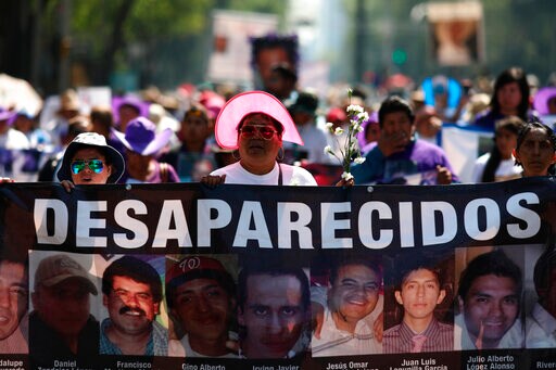 Thousands of Mothers of Disappeared March across Mexico