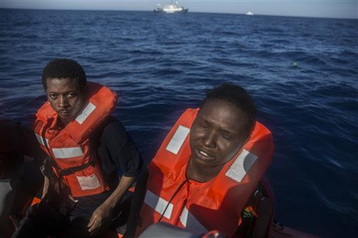 Hundreds of Migrants Marching to Hungary Border in Protest