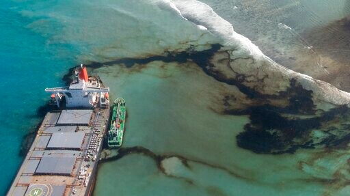 Mauritius Seeks Compensation as Oil Spill Cleanup Continues