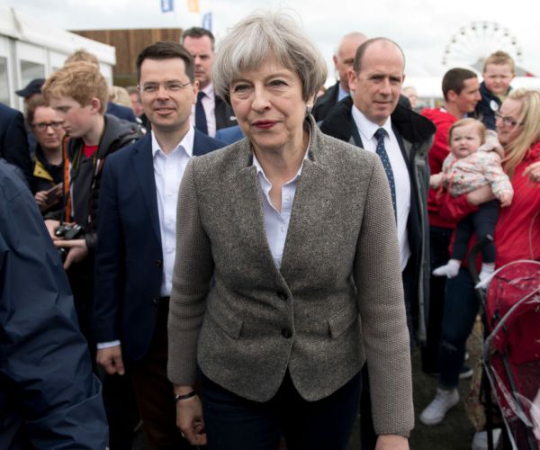 Tories: Facebook, Twitter Users Will Be Given Legal Right to Delete Posts Made as Teenagers 