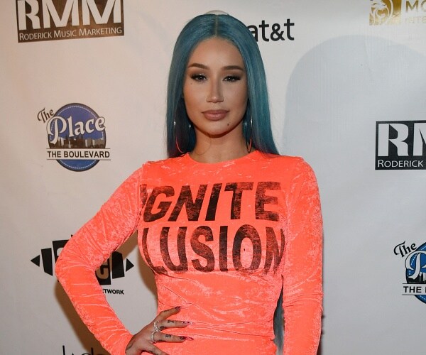 iggy azalea stands on red carpet