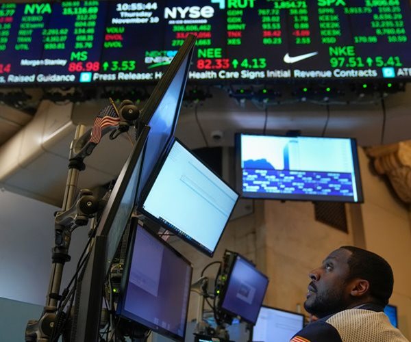 US Stock Futures Mixed Before Earnings-Heavy Week