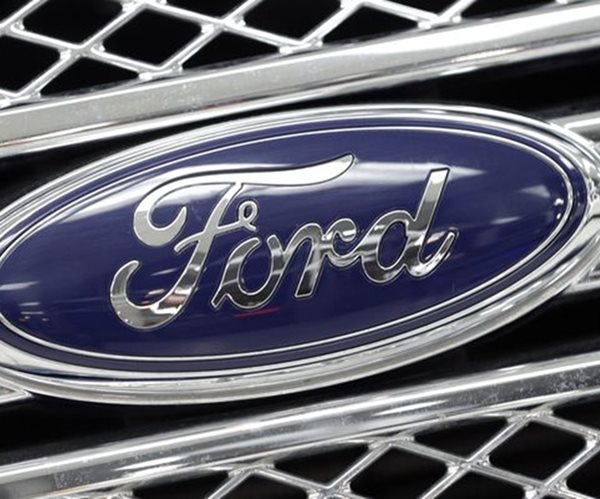 Ford Sees Lower 2017 Profits, Takes Hit From Pensions, Mexico