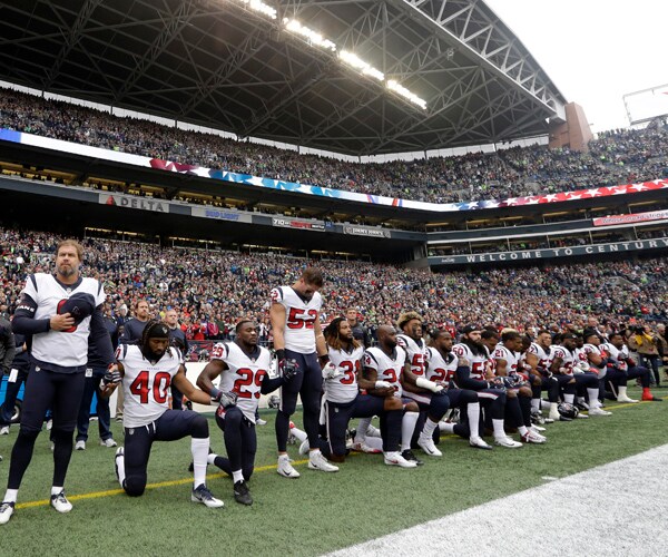 Texans Kneel After McNair Comments About NFL Protests