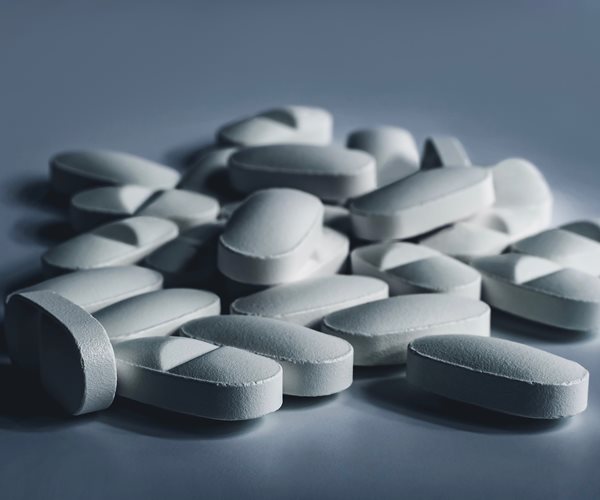 Oklahoma Judge Denies Motion to End Opioid Case Against Drugmaker