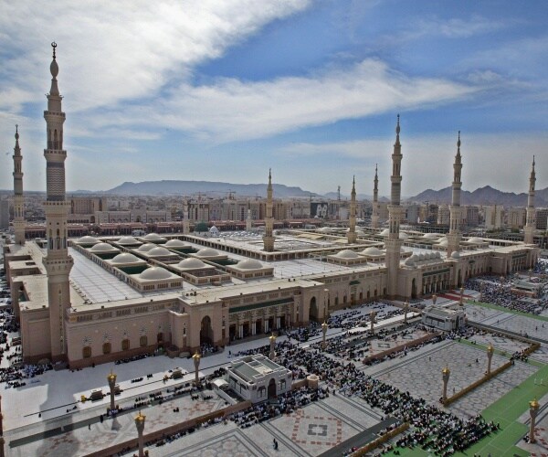 muslim pilgrims pray near the prophet muhammad mosque
