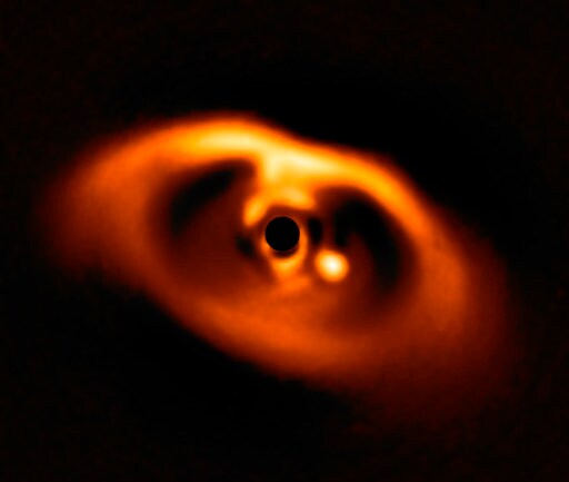 Astronomers Report 1st Image of Baby Planet Being Formed